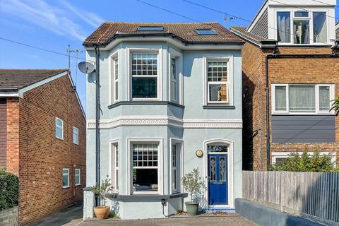 4 bedroom detached house for sale, Lyndhurst Road, Worthing BN11 2DE