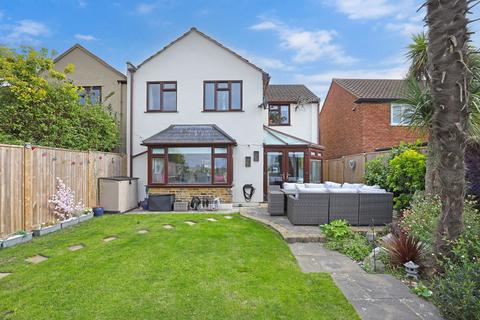 4 bedroom semi-detached house for sale, Elm Close, Epping CM16