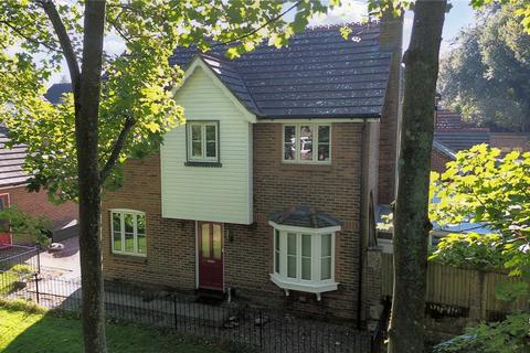 Lynton Close, Farnham, Surrey, GU9