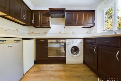 97 Ellington Drive, Basingstoke, RG22 4EZ
