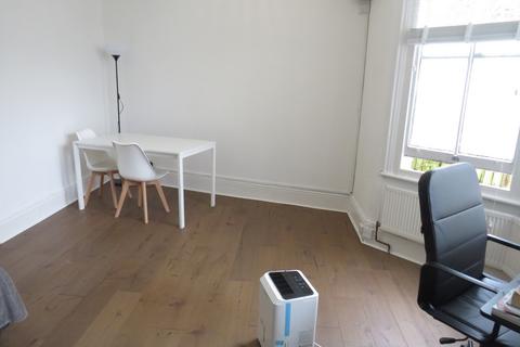 2 bedroom flat to rent, Ground Floor Flat, Muswell Hill Place, Muswel Hill, N10