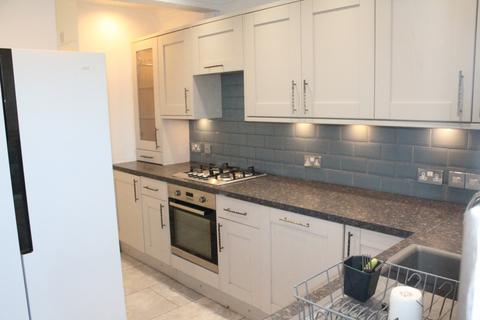 3 bedroom semi-detached house to rent, Enfield , EN1 4LR