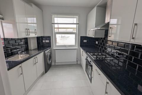 3 bedroom flat to rent, High Road, Willesden, London NW10