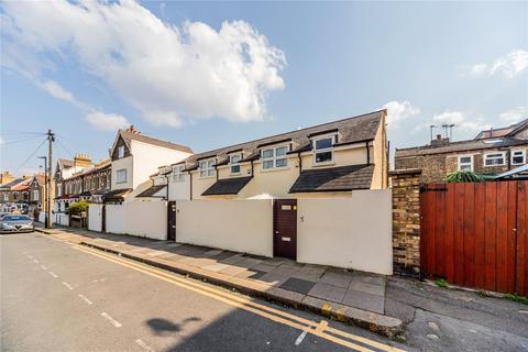 3 bedroom end of terrace house for sale, Queens Road, London, N11