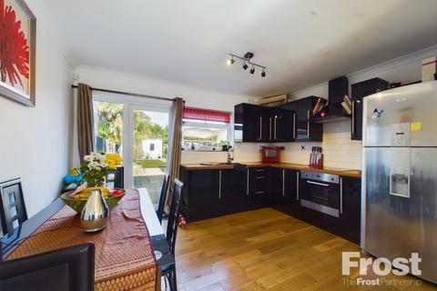 2 bedroom end of terrace house for sale, Cranford Avenue, Stanwell, Middlesex, TW19