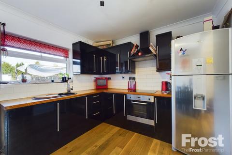 2 bedroom end of terrace house for sale, Cranford Avenue, Stanwell, Middlesex, TW19