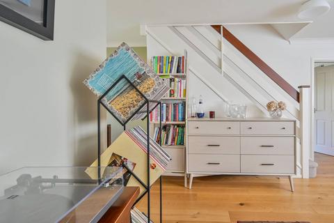 13 Dumbleton Close, Kingston Upon Thames, KT1 3ST