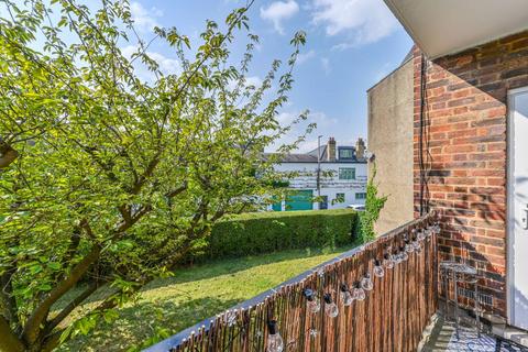 1 bedroom flat for sale, St John's Hill, Clapham Junction, London, SW11