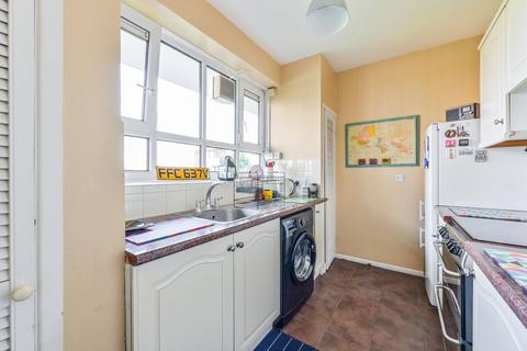 1 bedroom flat for sale, St John's Hill, Clapham Junction, London, SW11