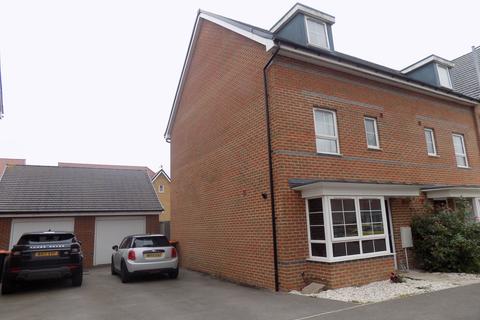 4 bedroom end of terrace house to rent, Design Drive, Dunstable, Bedfordshire