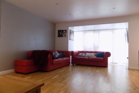 4 bedroom end of terrace house to rent, Design Drive, Dunstable, Bedfordshire