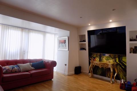 4 bedroom end of terrace house to rent, Design Drive, Dunstable, Bedfordshire