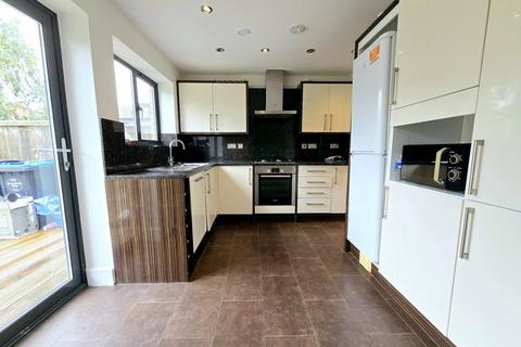 5 bedroom detached house to rent, Chanin Mews,