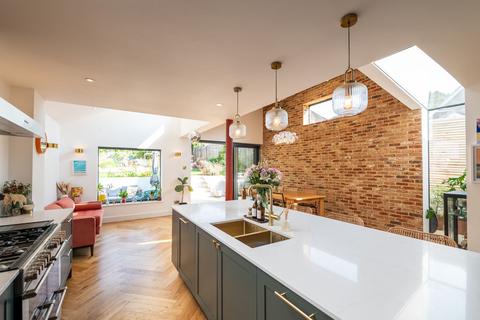 41 Cornfield Road, Reigate, RH2 7HF