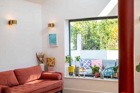 41 Cornfield Road, Reigate, RH2 7HF