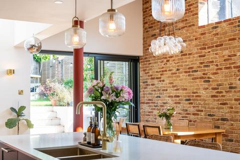41 Cornfield Road, Reigate, RH2 7HF
