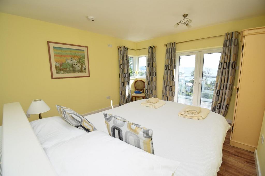 Bedroom 1 (2).JPG