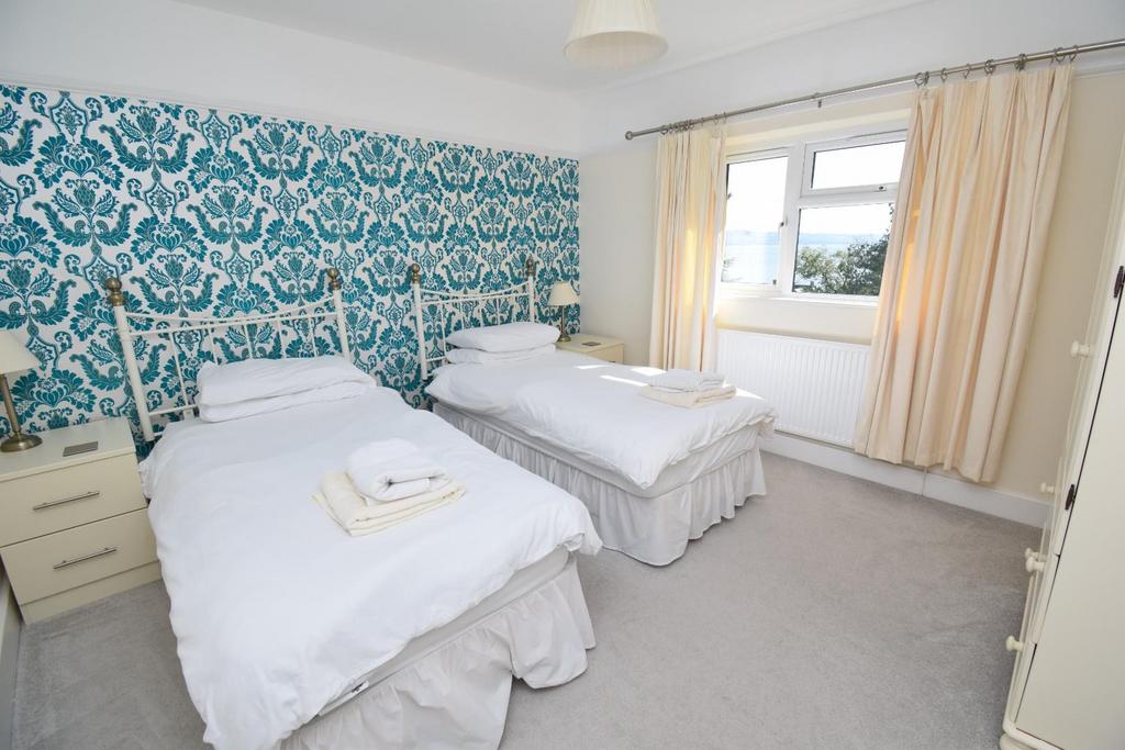 Bedroom 2.JPG