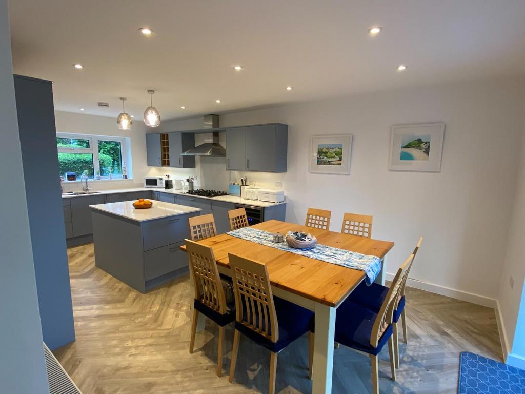 Kitchen 2.jpeg