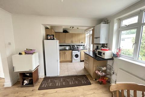 3 bedroom terraced house to rent, Meadowbank Gardens, Cranford