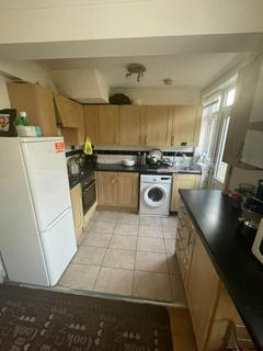 3 bedroom terraced house to rent, Meadowbank Gardens, Cranford