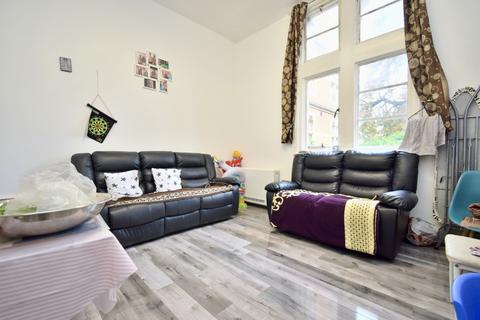 2 bedroom flat for sale, Grosvenor Gate, New Humberstone, Leicester, LE5