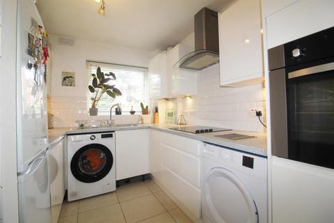 1 bedroom apartment for sale, Grange Gardens, London N14