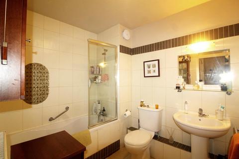 1 bedroom apartment for sale, Grange Gardens, London N14