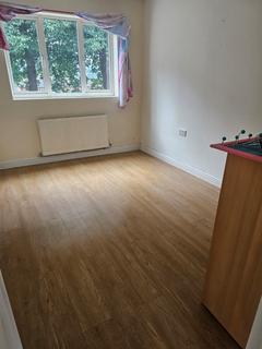 2 bedroom bungalow to rent, Honeywall, Stoke-on-Trent ST4 7HX