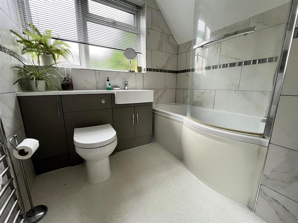 B Bathroom.jpg