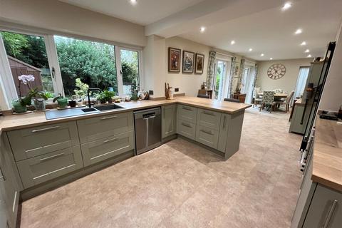 5 Brooklands Close, Daventry, NN11 4AT