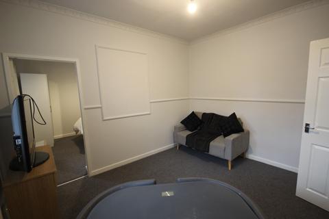 2 bedroom flat to rent, Flat 4, Coltman Street, Hull, HU3