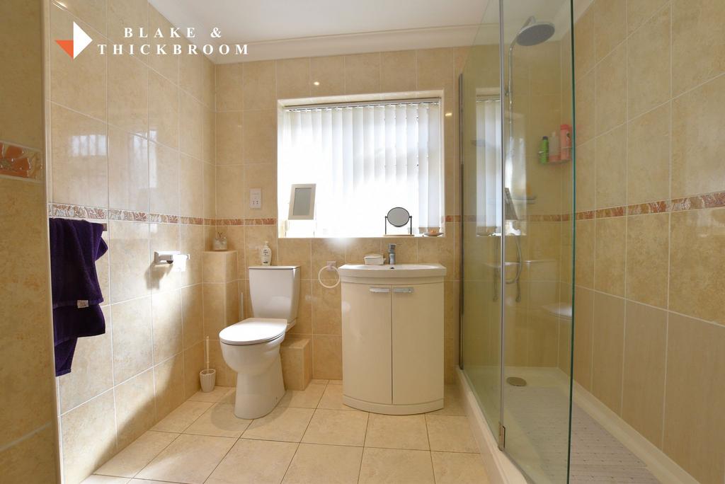 SHOWER ROOM (former bathroom)
