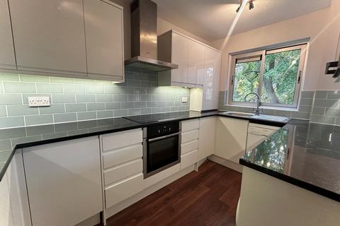 2 bedroom flat to rent, Christchurch Park, Sutton