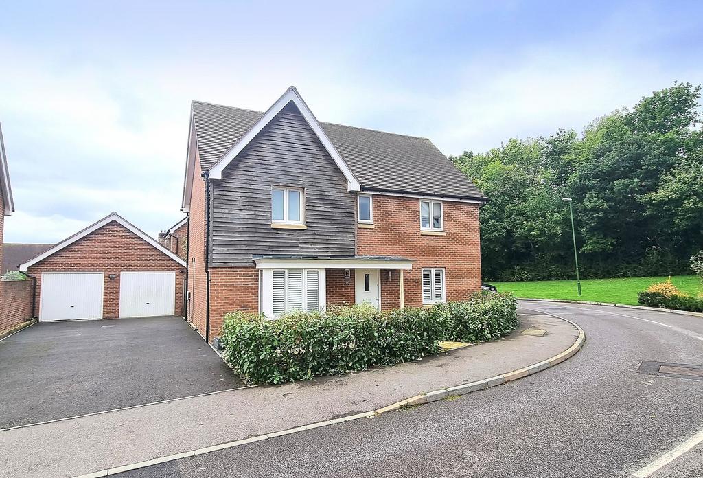 Langmore Lane, Lindfield, RH16 4 bed detached house for sale £825,000