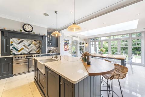 9 Tretawn Park, London, NW7 4PS