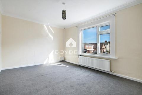 2 bedroom flat for sale, Old Road, Clacton-on-Sea CO15