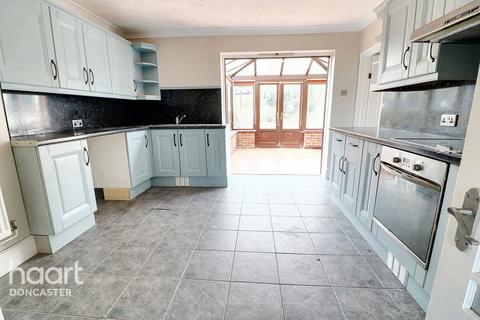 87 Avenue Road, Askern, Doncaster, DN6 0BG