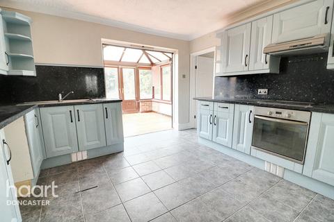 87 Avenue Road, Askern, Doncaster, DN6 0BG
