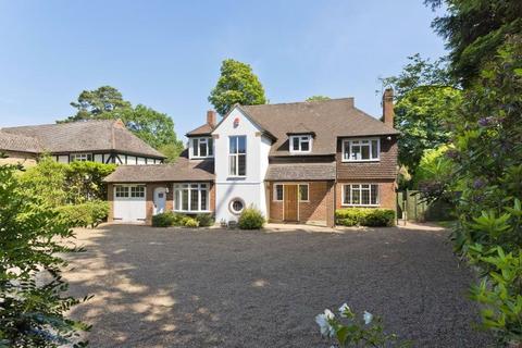 4 bedroom detached house to rent, Granville Close, Weybridge, Surrey, KT13