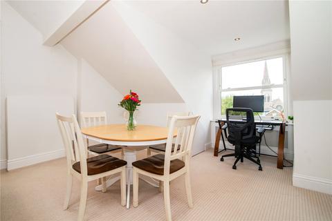 3 bedroom apartment for sale, Montague Road, Richmond, TW10