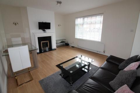 3 bedroom terraced house to rent, Longfield Avenue, Pudsey