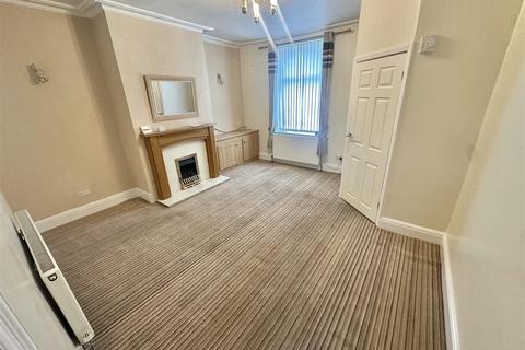 2 bedroom terraced house to rent, George Street, Hipperholme