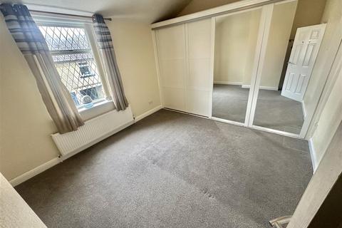 2 bedroom terraced house to rent, George Street, Hipperholme