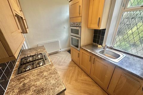 2 bedroom terraced house to rent, George Street, Hipperholme