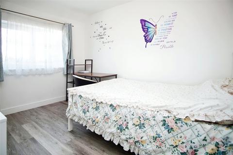 5 Masefield Close, Erith, DA8 2DG