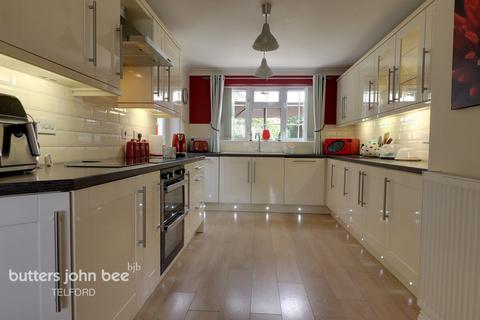 4 bedroom detached house for sale, Hereford Drive, Telford