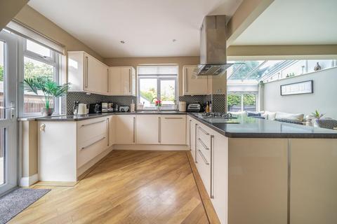 28 Pine Avenue, West Wickham, BR4 0LW