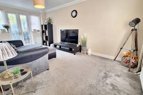 3 bedroom end of terrace house for sale, Byron Close, Stowmarket IP14