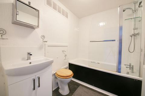 3 bedroom terraced house to rent, Davenport Row, Halton Lodge, WA7